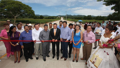 rector-inaugura-vialidad