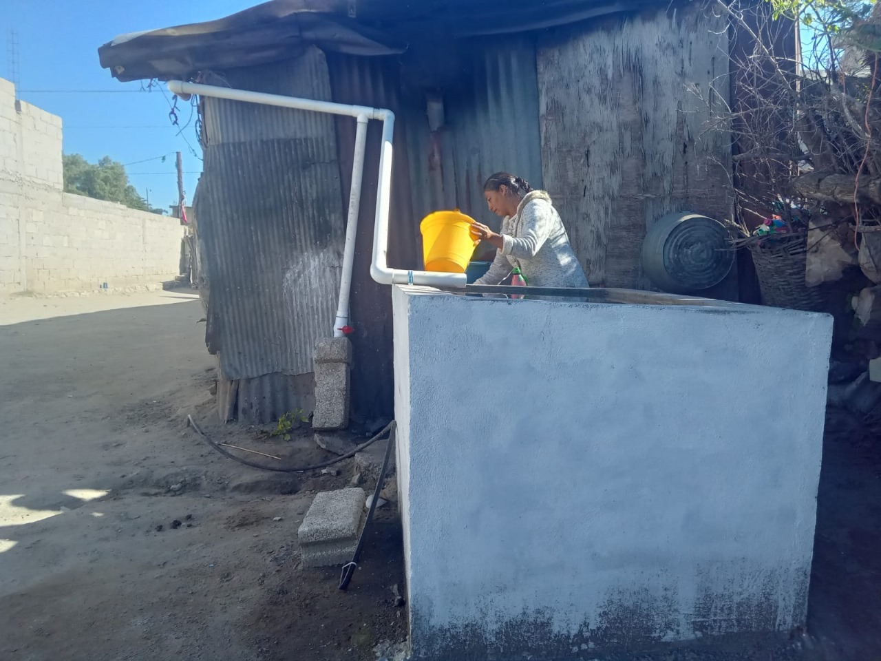 GRANJAS CARROLL PROMUEVE CONTENEDORES PARA CAPTACIÓN DE AGUA DE LLUVIA EN COMUNIDADES